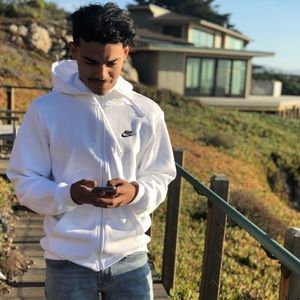 Meet your Posher, Cesar